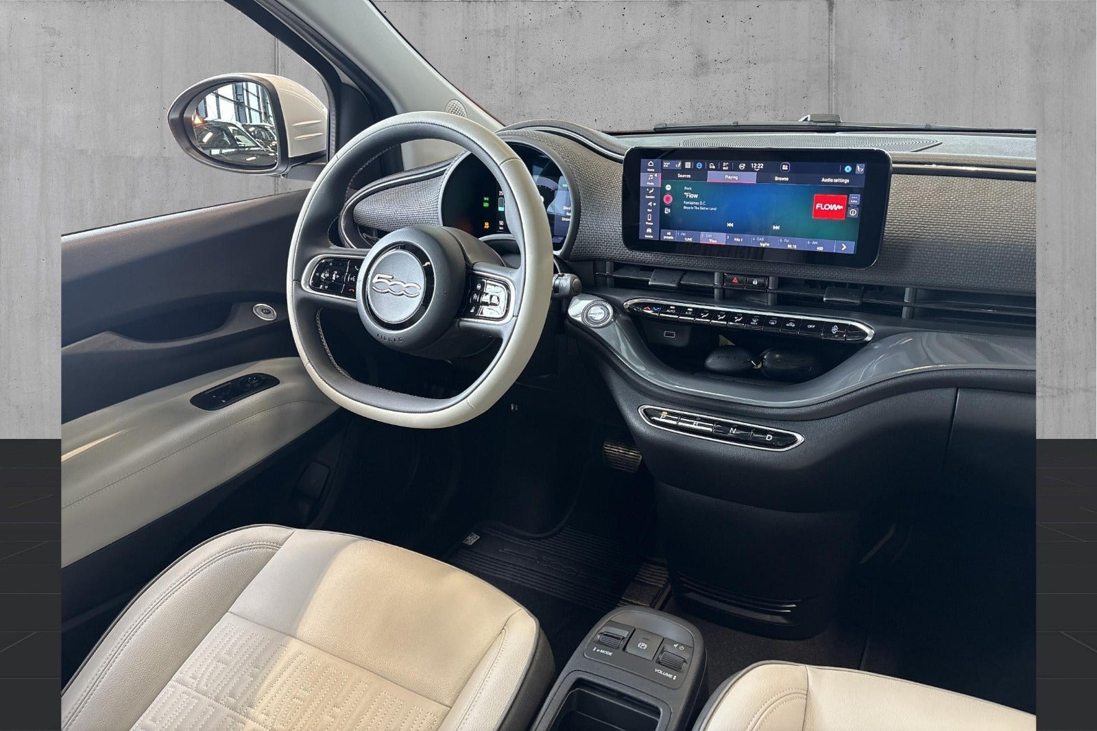 Hvid Fiat 500e fra 2023