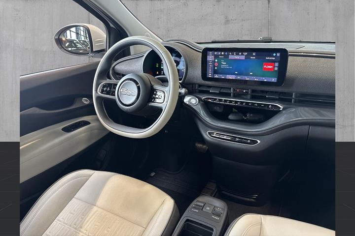 Hvid Fiat 500e fra 2023