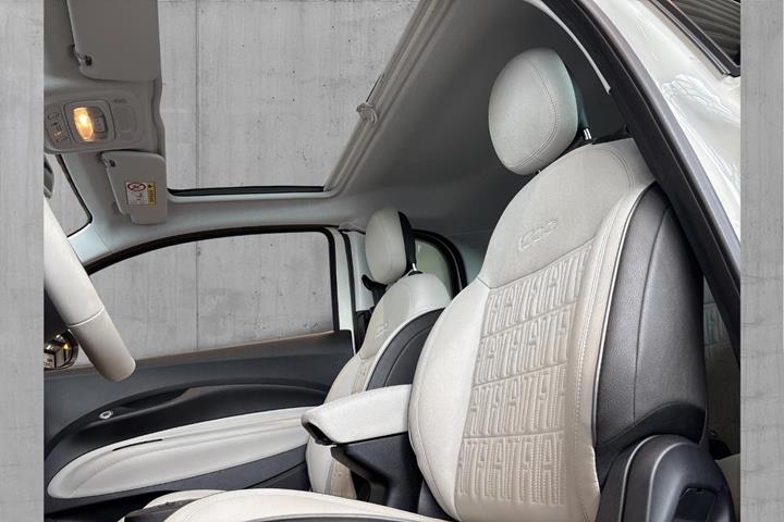 Hvid Fiat 500e fra 2023