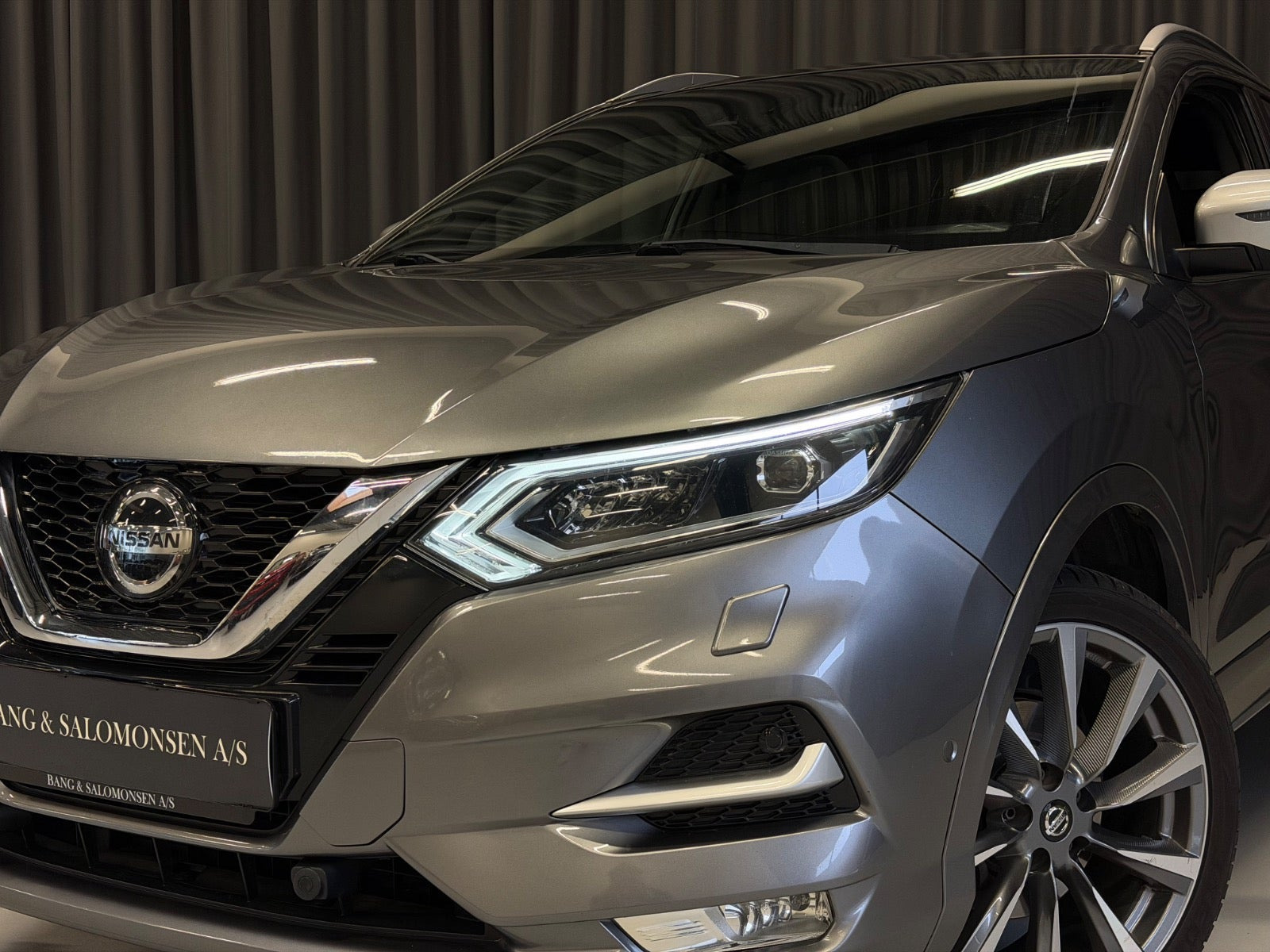 Grå Nissan Qashqai fra 2019