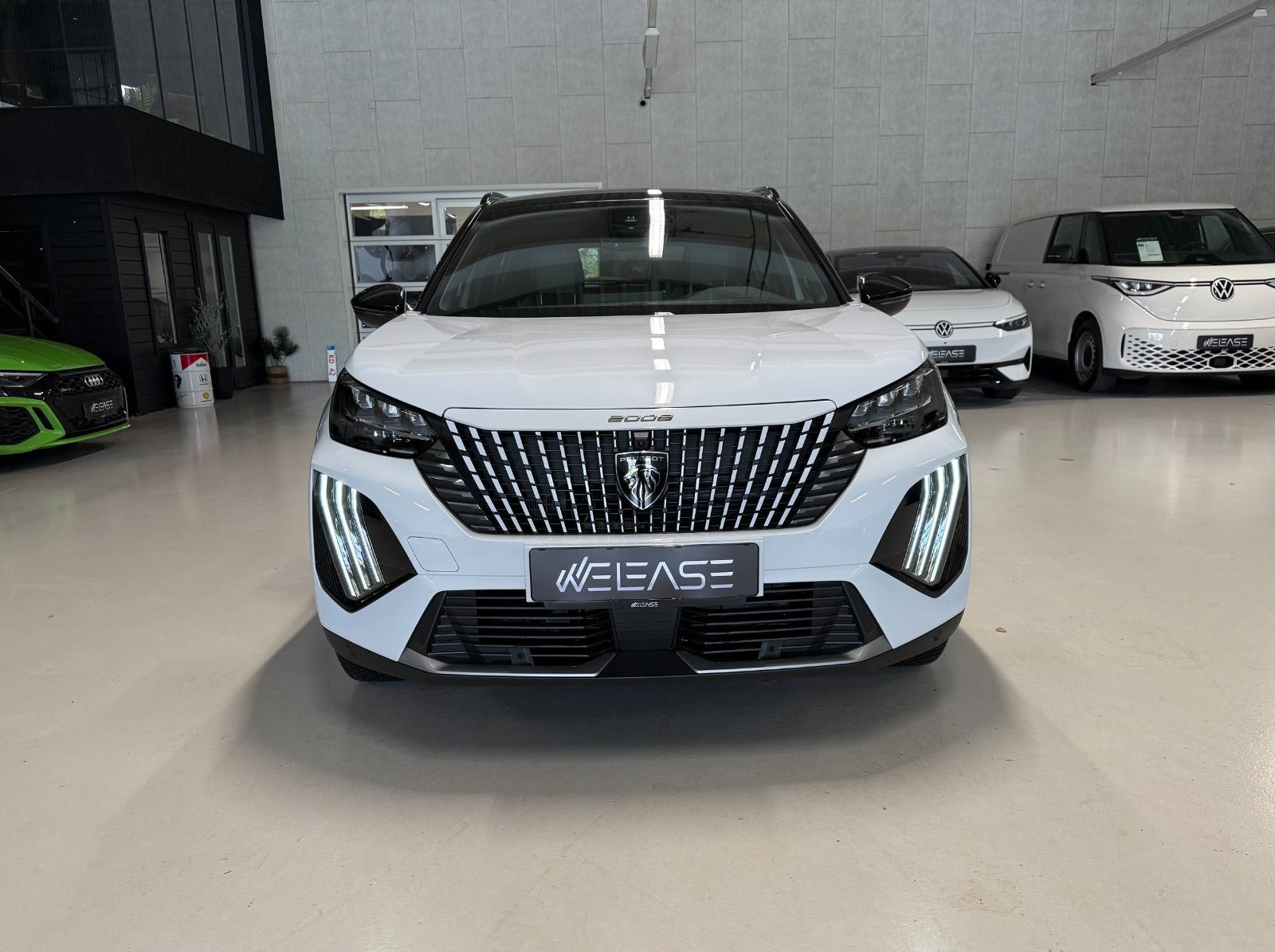 Hvid Peugeot e-2008 fra 2024