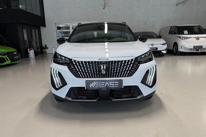 Hvid Peugeot e-2008 fra 2024