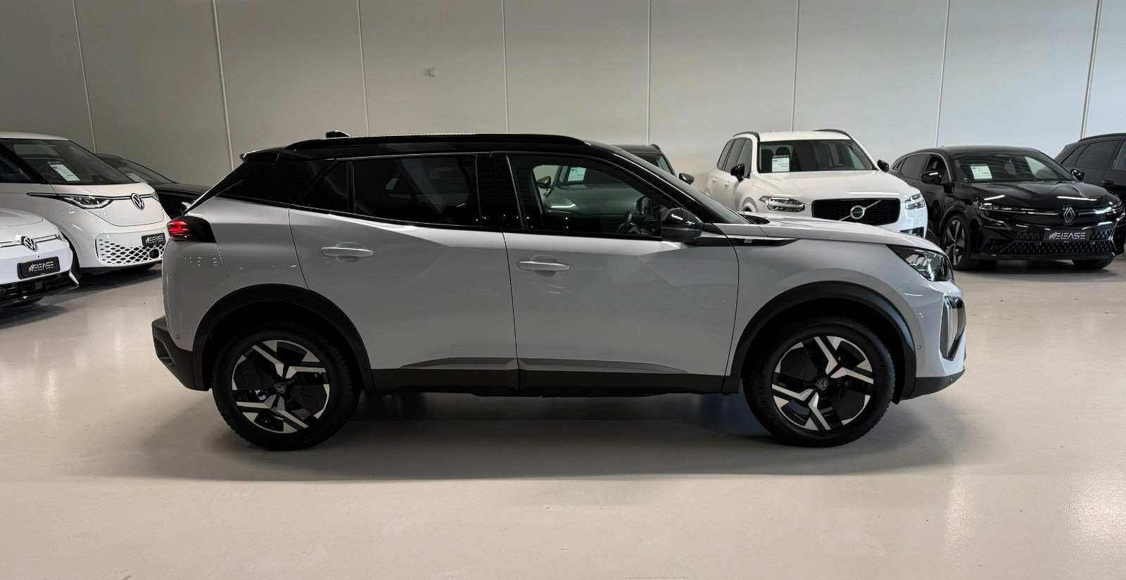 Hvid Peugeot e-2008 fra 2024