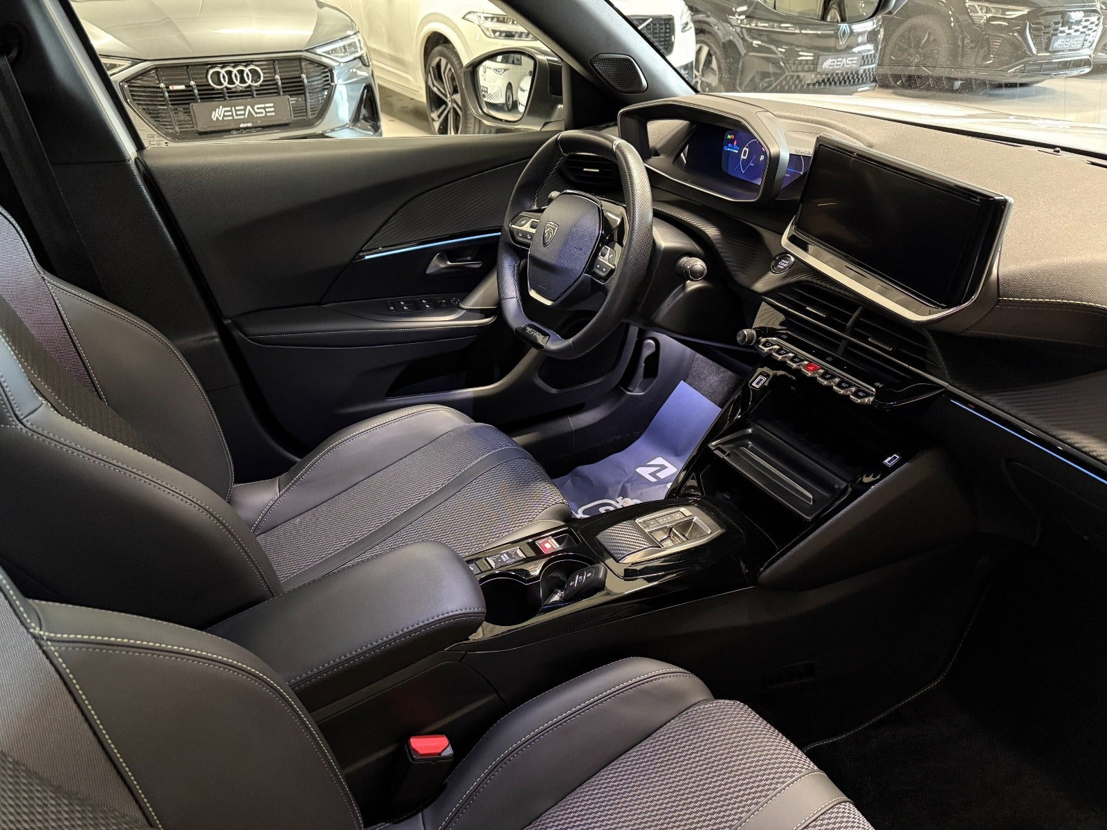 Hvid Peugeot e-2008 fra 2024