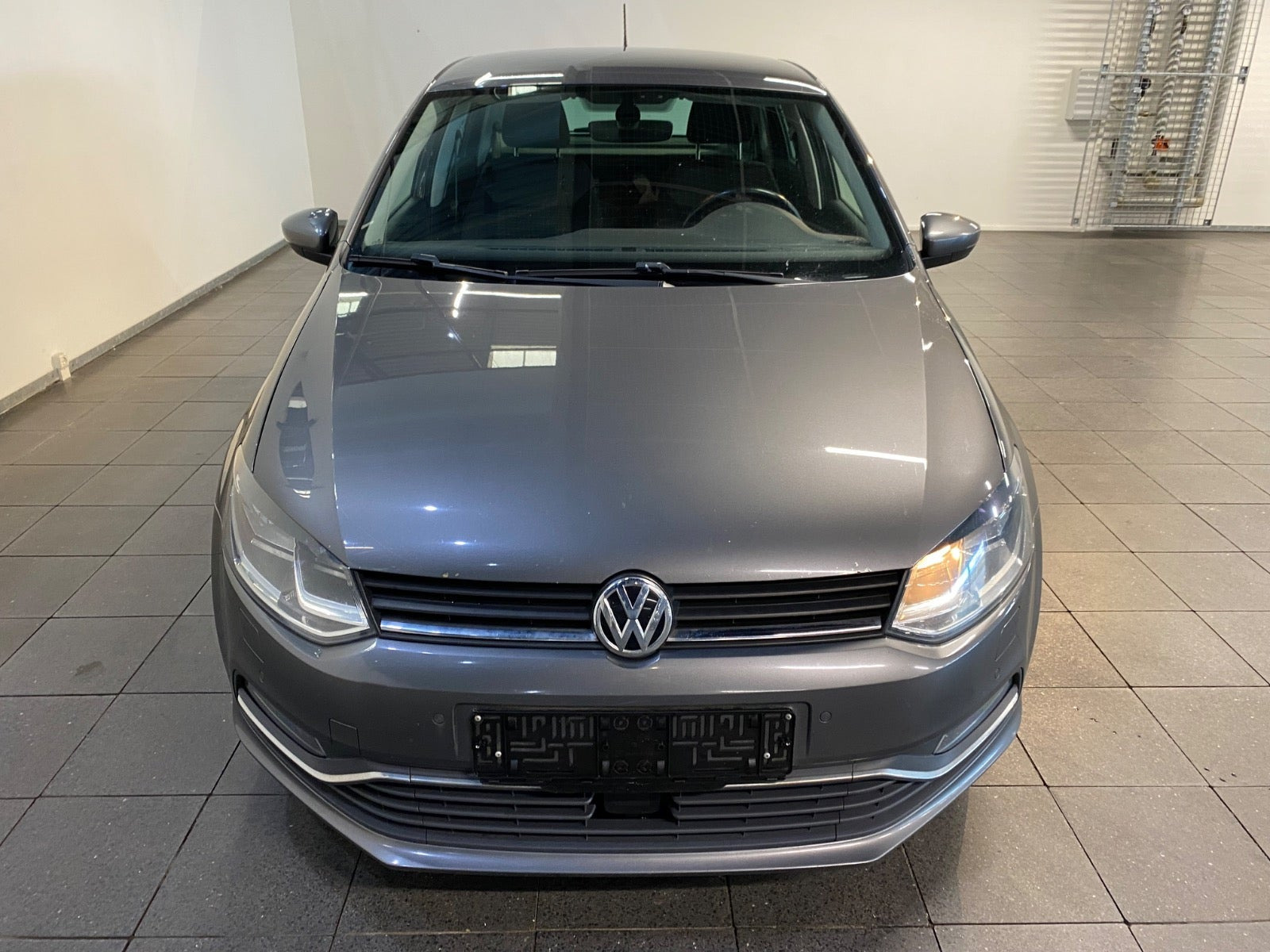 Grå VW Polo fra 2017