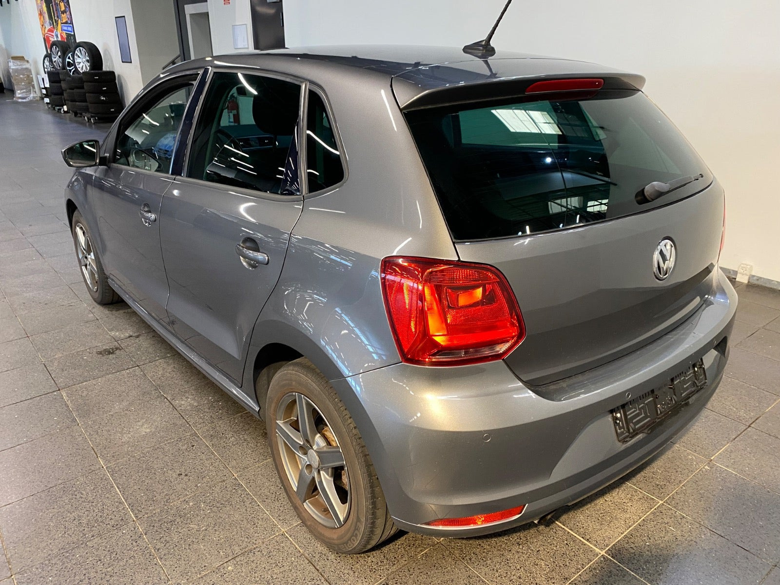Grå VW Polo fra 2017
