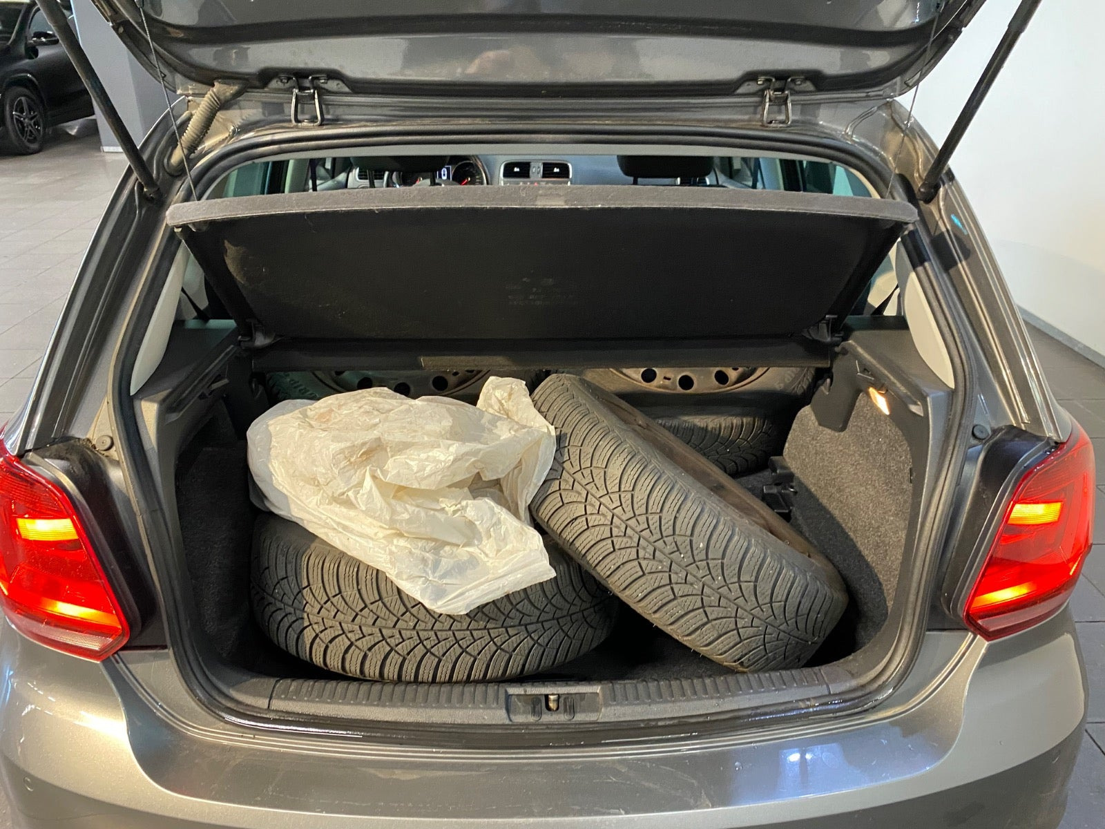 Grå VW Polo fra 2017