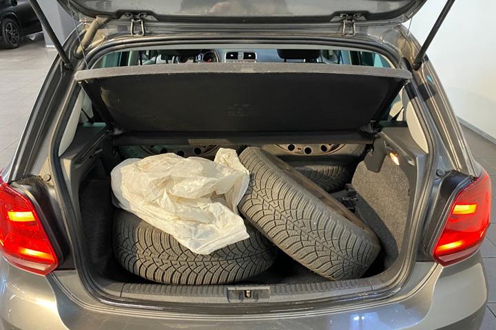 Grå VW Polo fra 2017