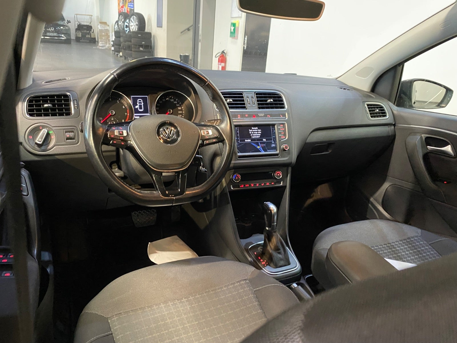 Grå VW Polo fra 2017