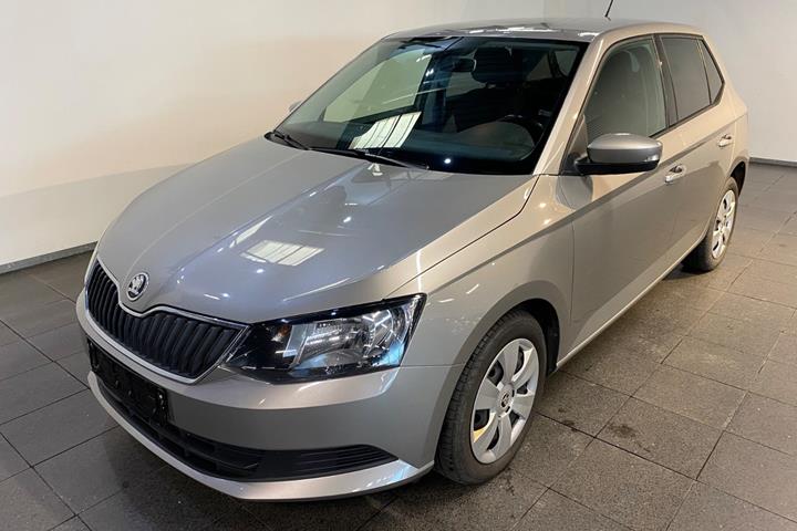 Beige Skoda Fabia fra 2018 set udefra