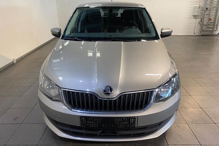 Beige Skoda Fabia fra 2018