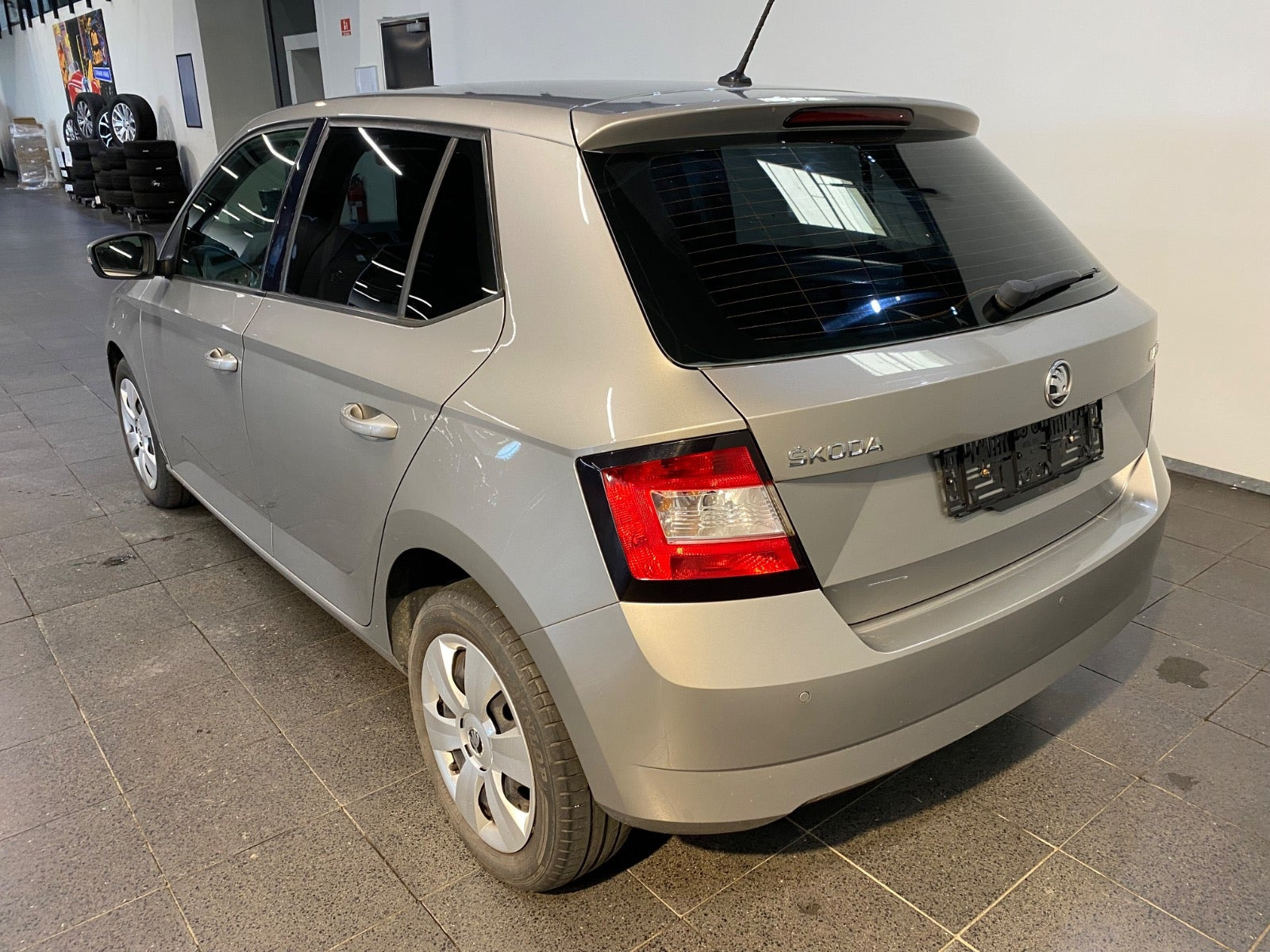 Beige Skoda Fabia fra 2018