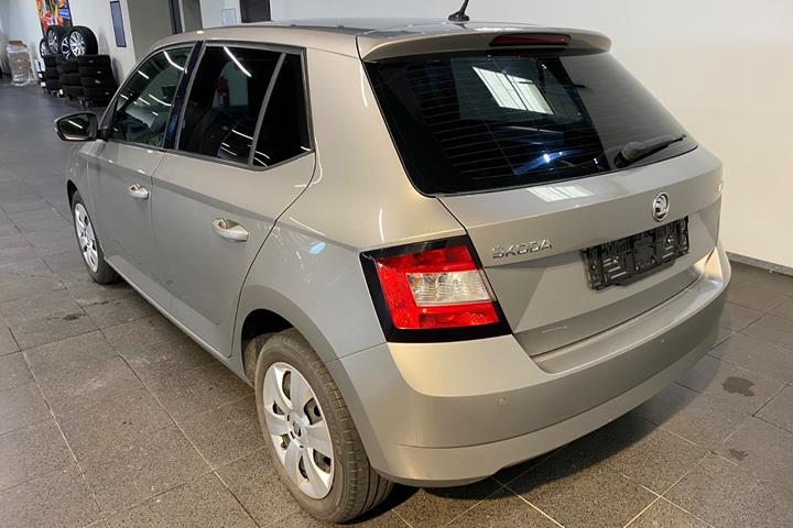 Beige Skoda Fabia fra 2018