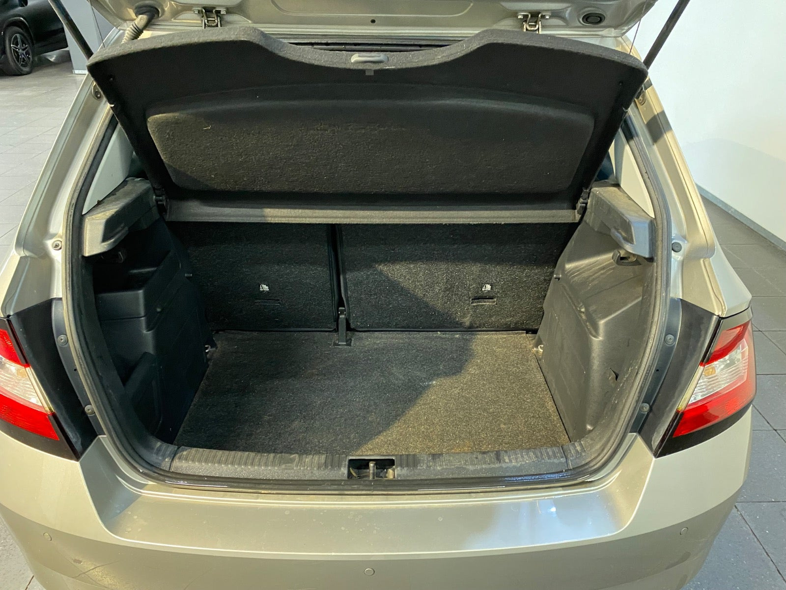 Beige Skoda Fabia fra 2018