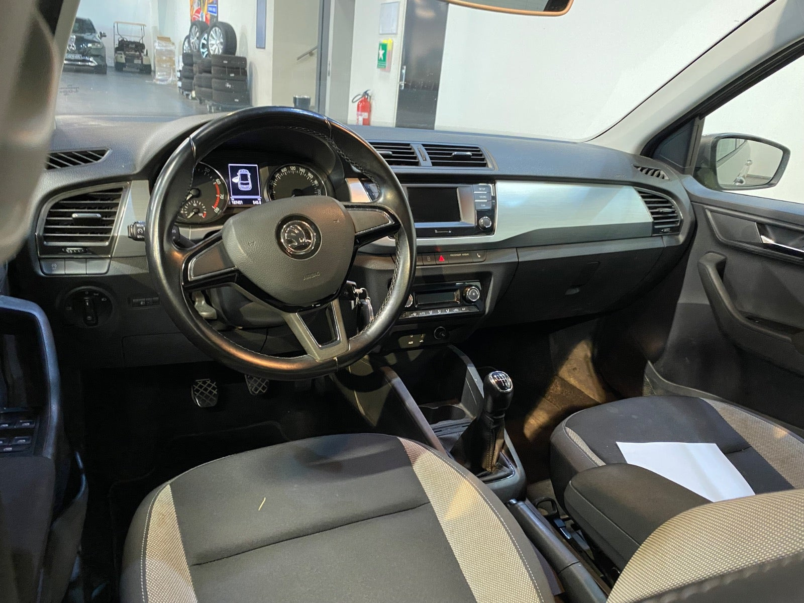 Beige Skoda Fabia fra 2018