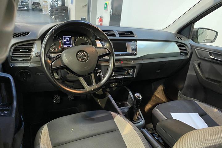 Beige Skoda Fabia fra 2018