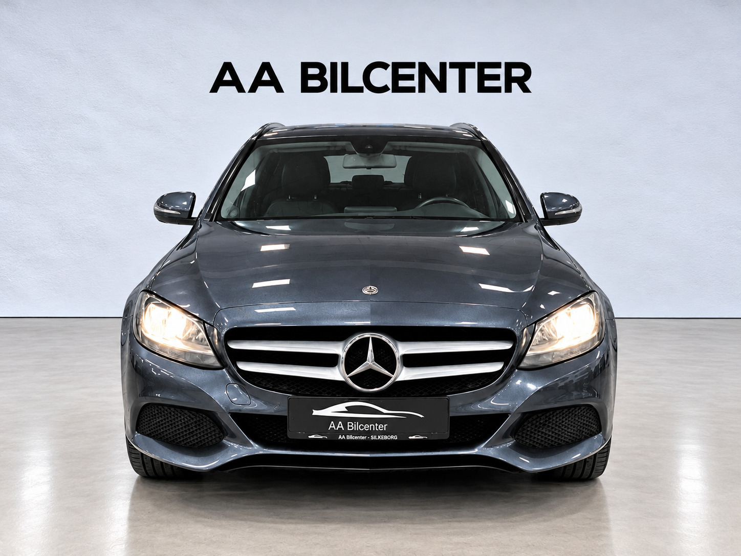 Grå Mercedes C200 d fra 2016