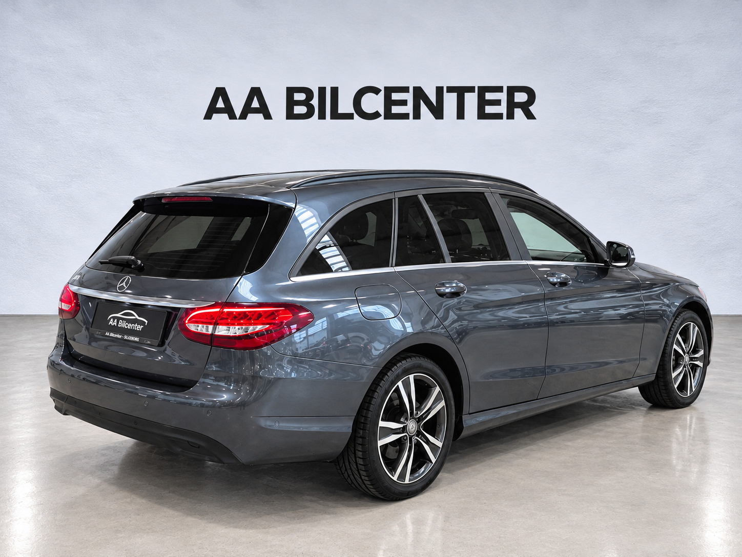 Grå Mercedes C200 d fra 2016