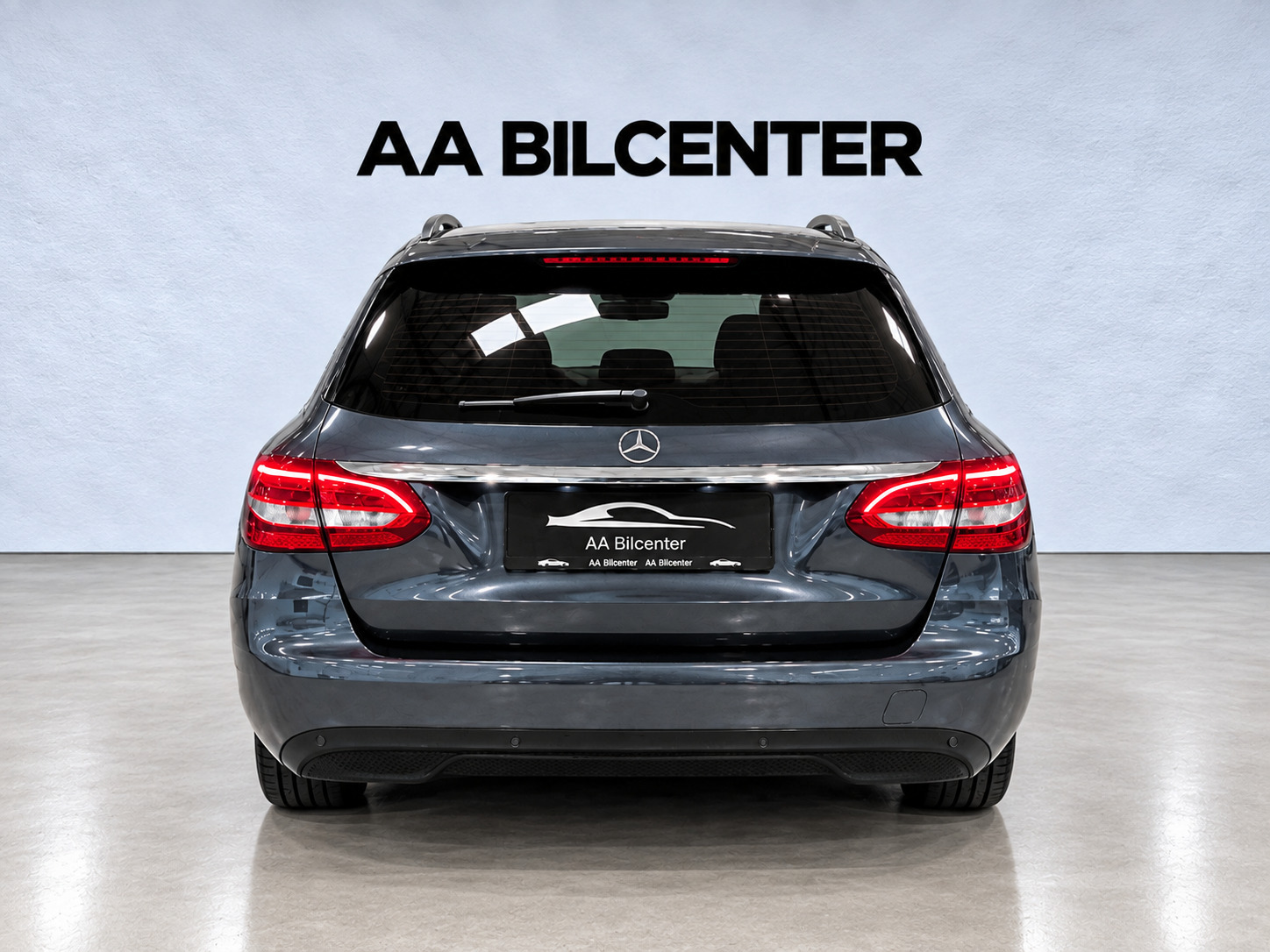Grå Mercedes C200 d fra 2016
