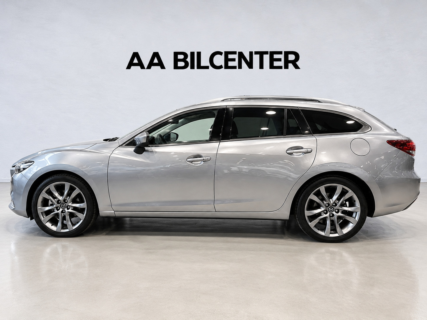 Grå Mazda 6 fra 2013
