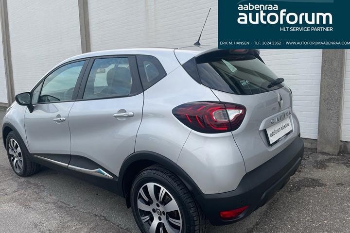 Sølv Renault Captur fra 2018