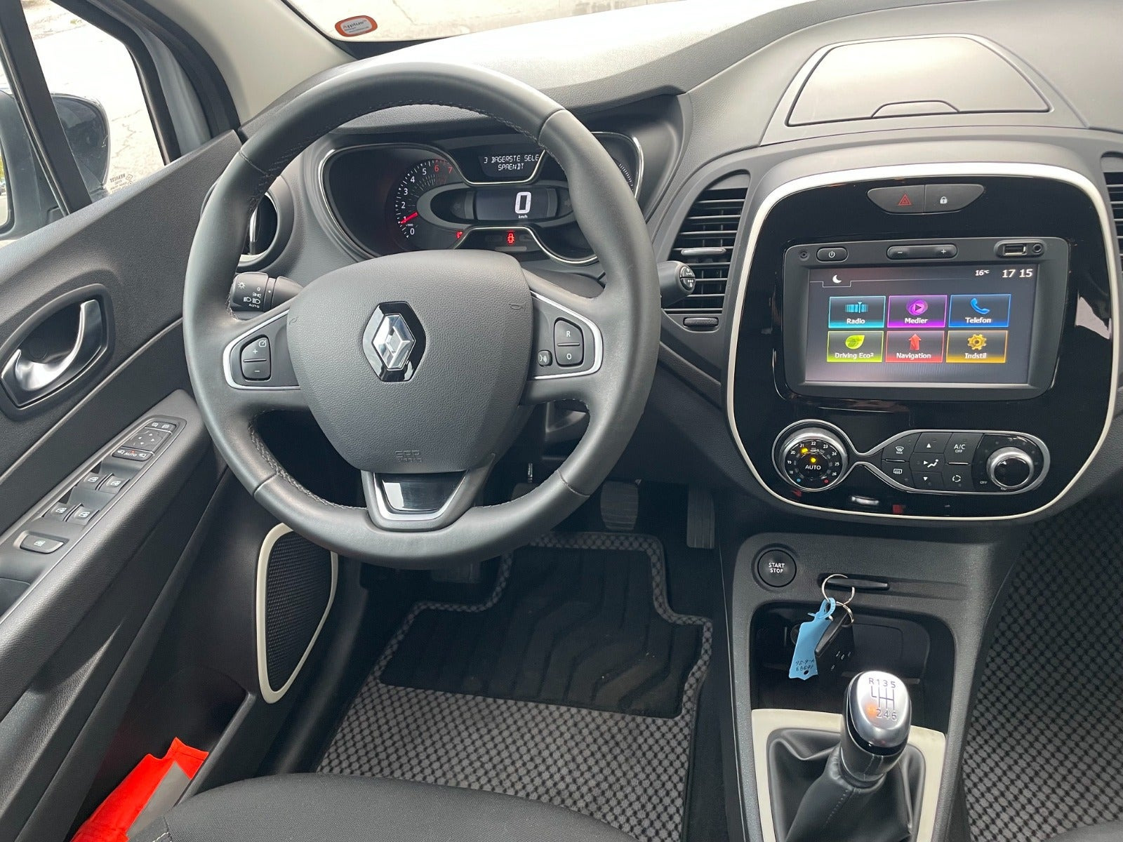 Sølv Renault Captur fra 2018