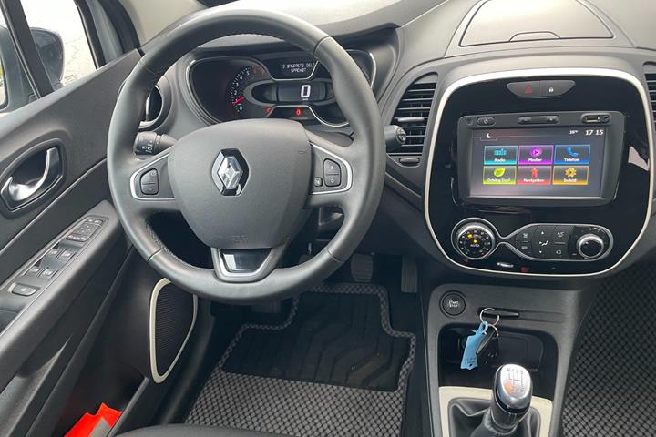 Sølv Renault Captur fra 2018