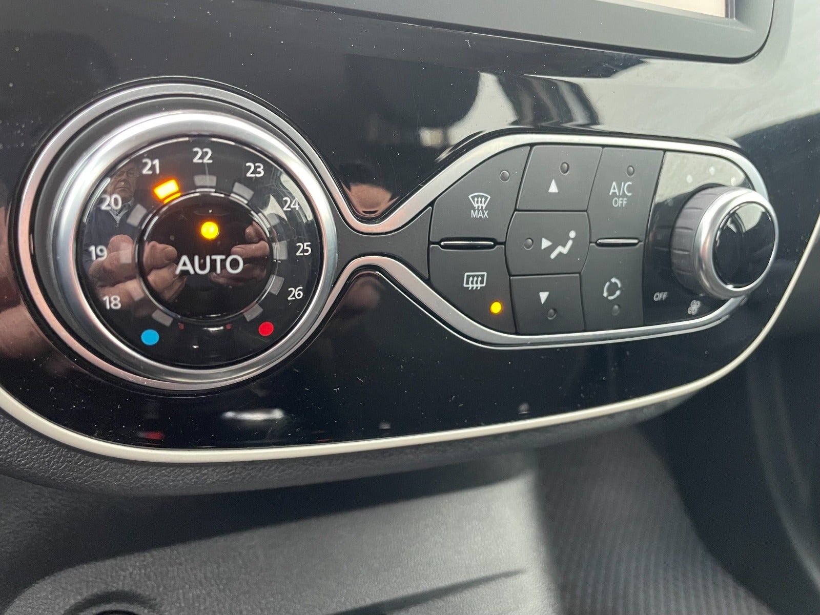 Sølv Renault Captur fra 2018
