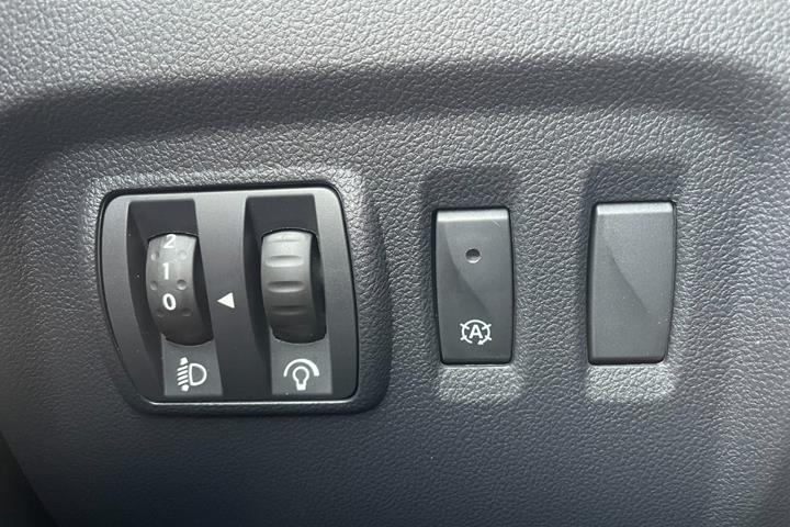 Sølv Renault Captur fra 2018