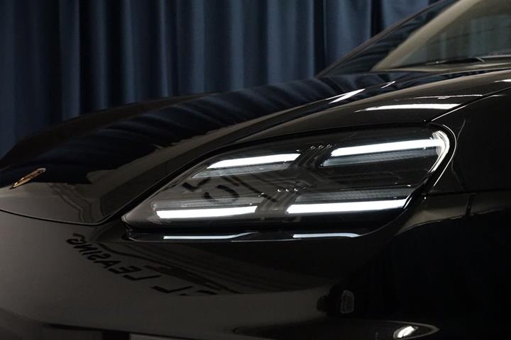 Sort Porsche Macan 4S fra 2025