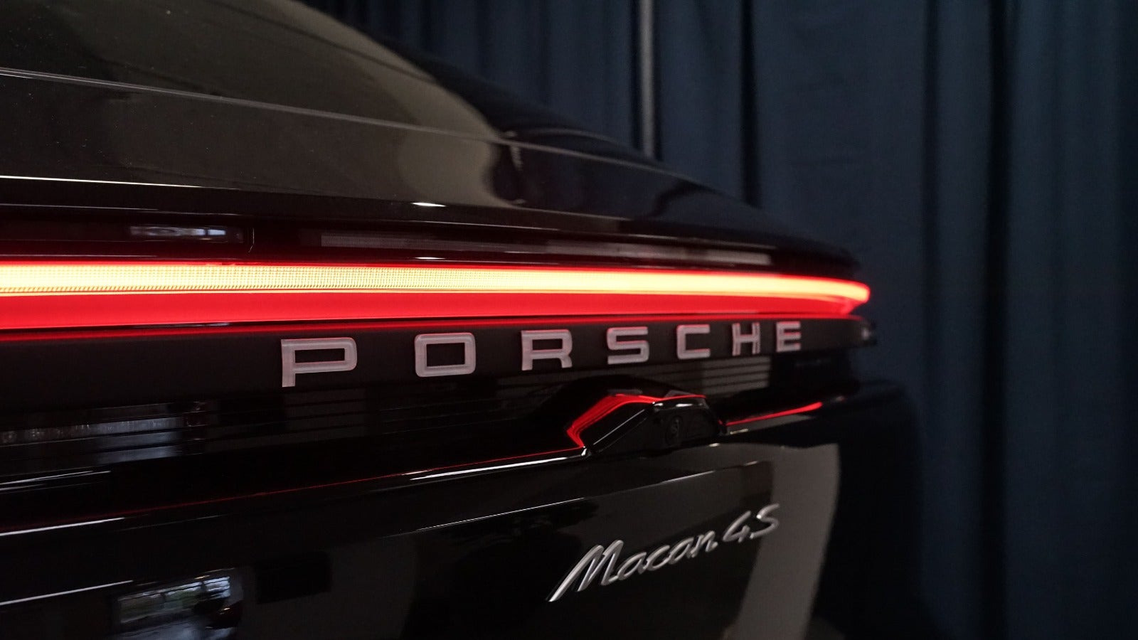 Sort Porsche Macan 4S fra 2025