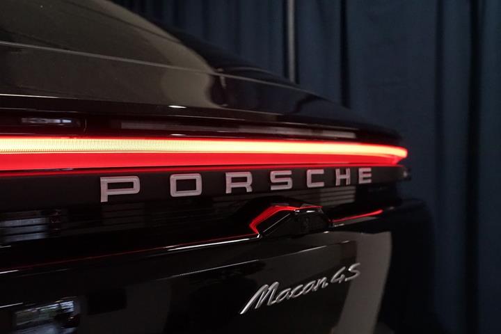 Sort Porsche Macan 4S fra 2025