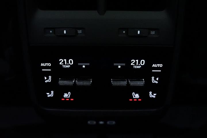 Sort Porsche Macan 4S fra 2025
