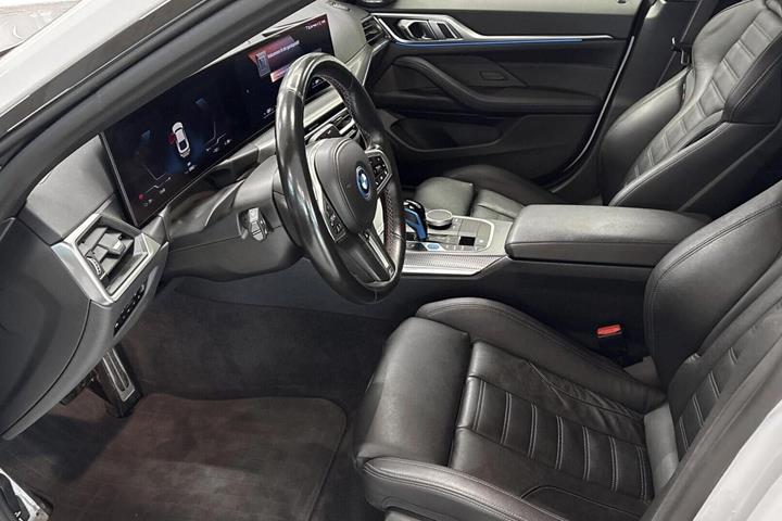 Hvid BMW i4 fra 2022