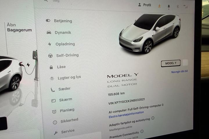 Hvid Tesla Model Y fra 2022