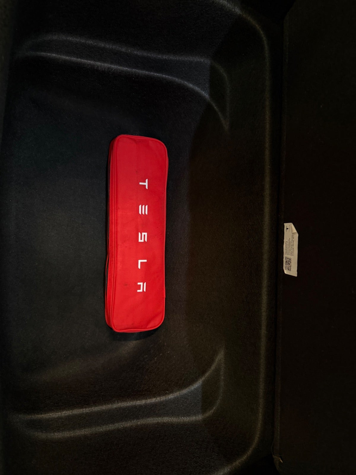 Hvid Tesla Model Y fra 2022