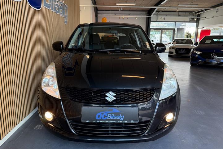 Sort Suzuki Swift fra 2012