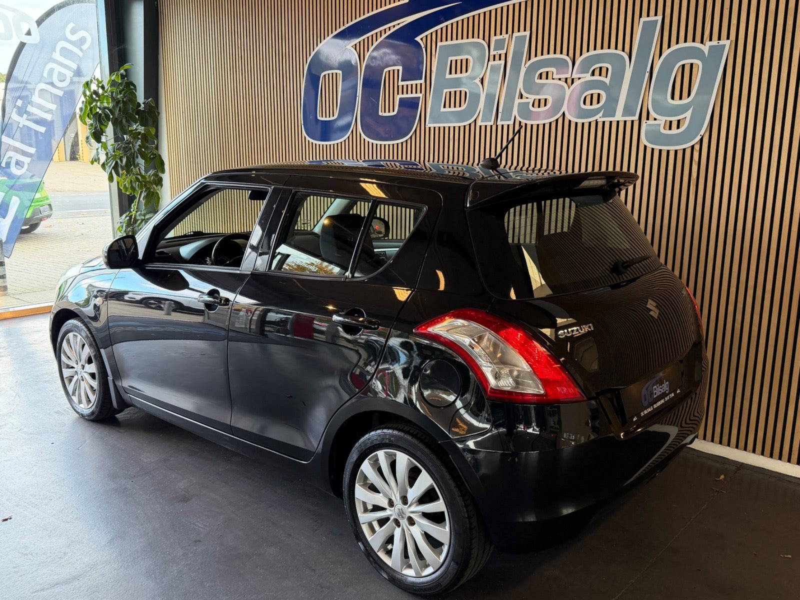 Sort Suzuki Swift fra 2012