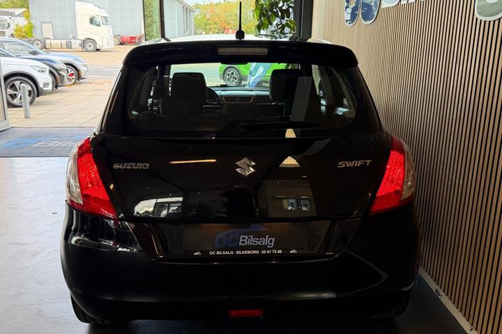 Sort Suzuki Swift fra 2012