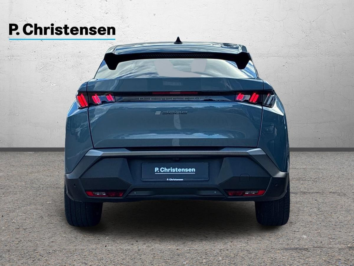 Blå Peugeot e-3008 fra 2025