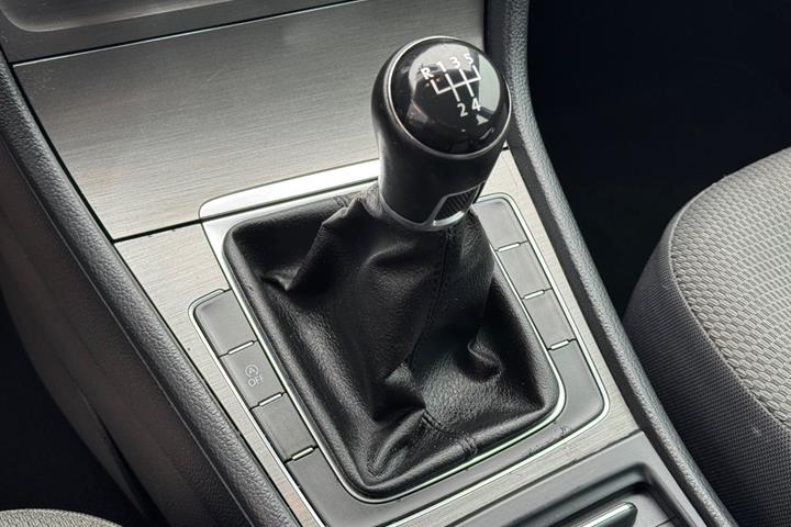 Sølv VW Golf VII fra 2013