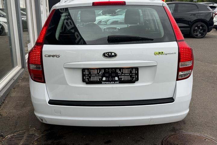 Hvid Kia Ceed fra 2011