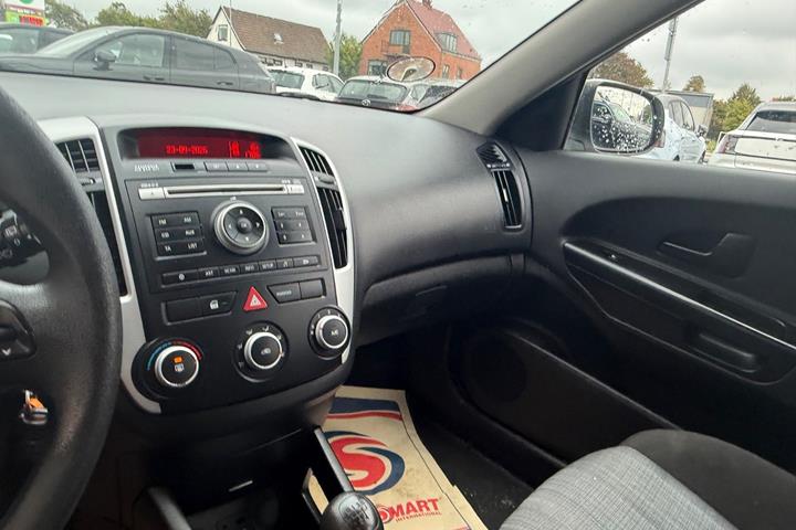 Hvid Kia Ceed fra 2011