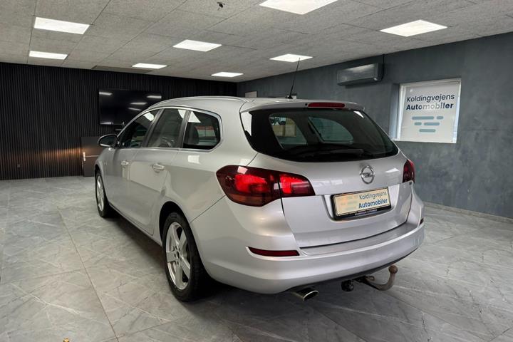 undefined Opel Astra fra 2011