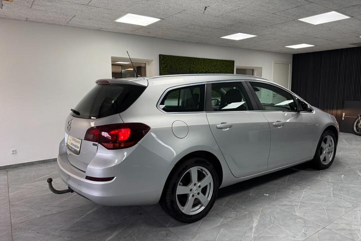 undefined Opel Astra fra 2011