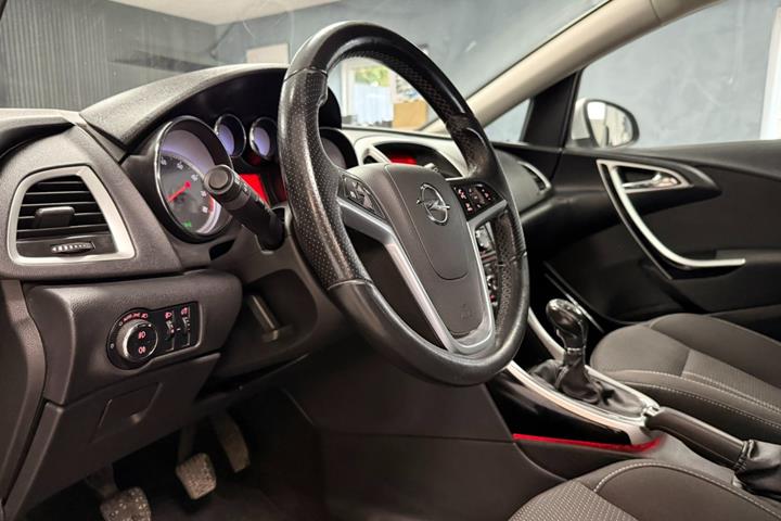 undefined Opel Astra fra 2011