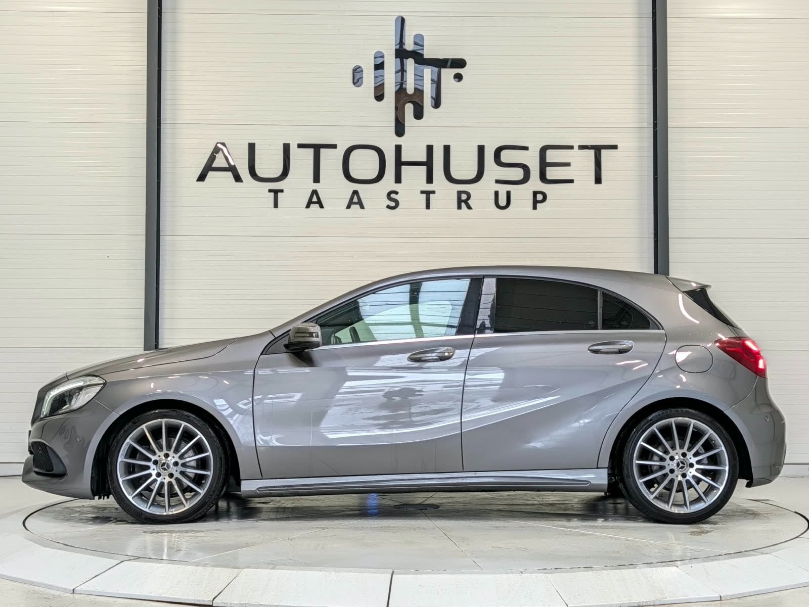 Grå Mercedes A200 fra 2017