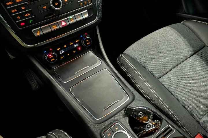 Grå Mercedes A200 fra 2017