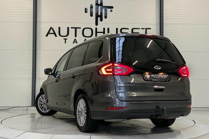 Grå Ford Galaxy fra 2018