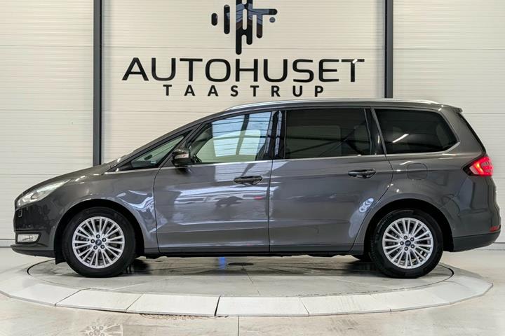 Grå Ford Galaxy fra 2018